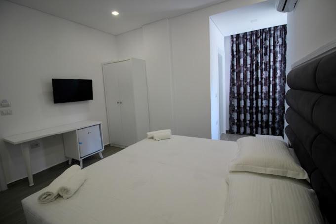 Hotel Edina Apartments By Hp Saranda Dış mekan fotoğraf