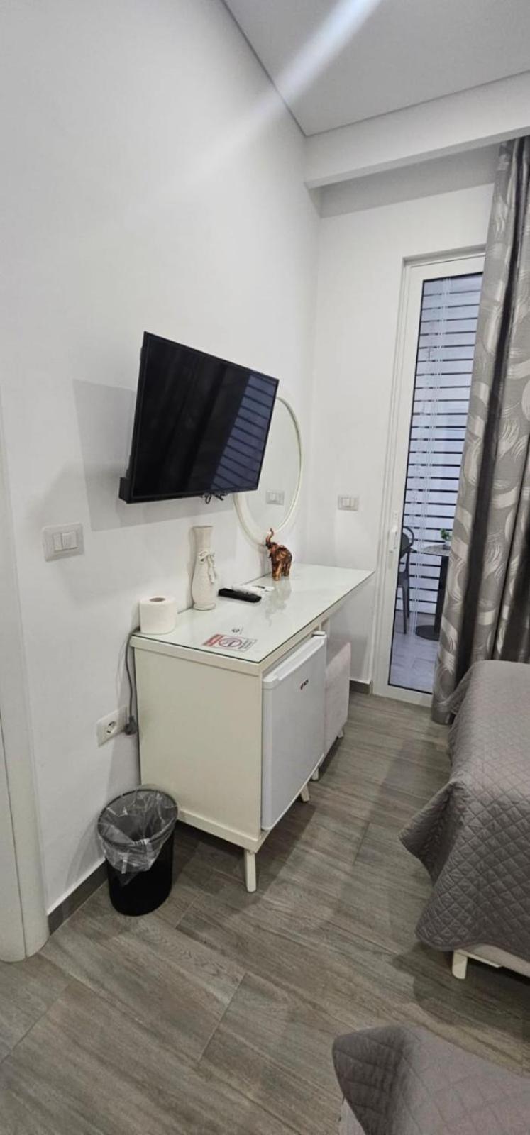 Hotel Edina Apartments By Hp Saranda Dış mekan fotoğraf